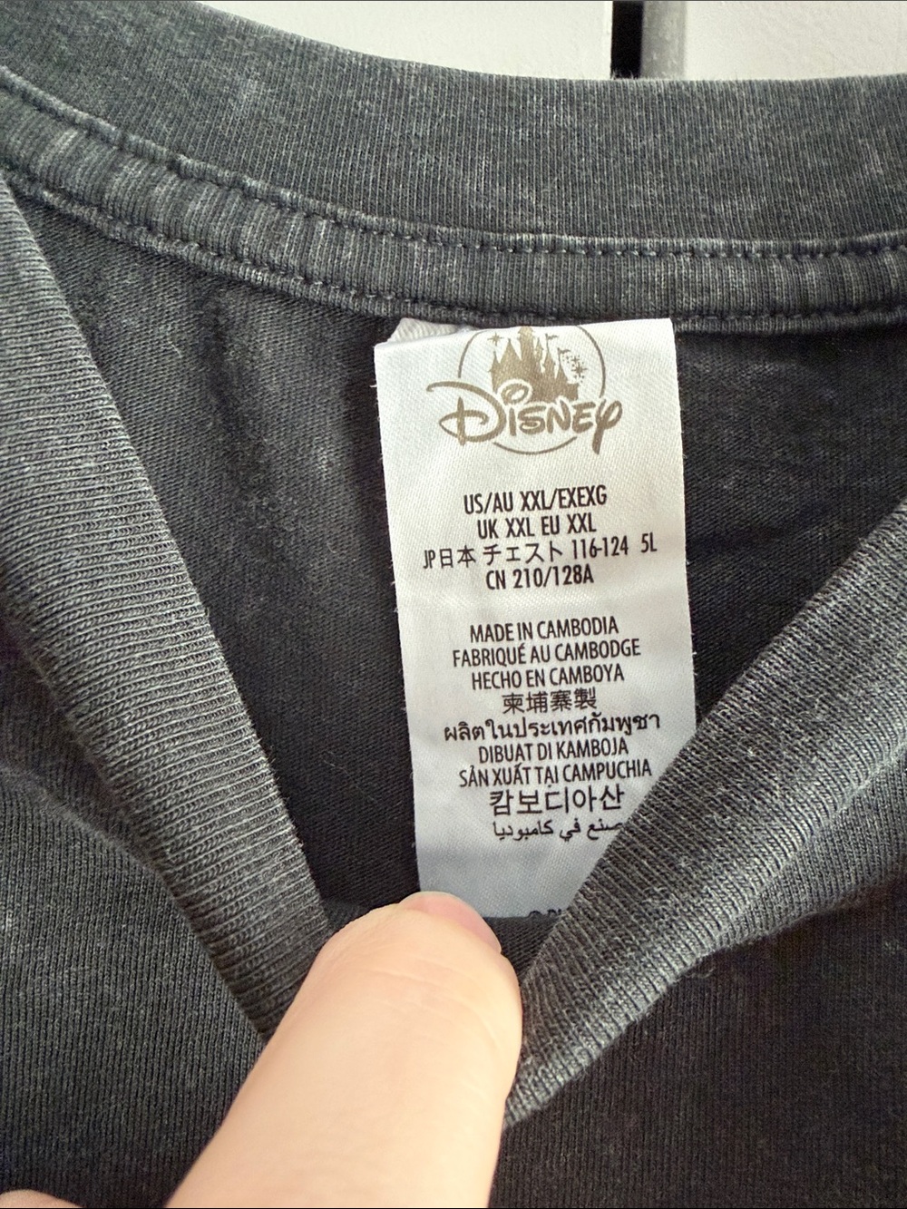 NWT WALT DISNEY WORLD SANDERSON SISTER HOCUS POCUS GRAPHIC HALLOWEEN T-SHIRT - Picture 3 of 7